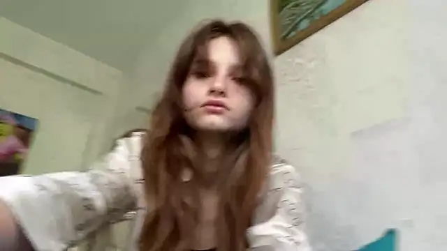 HeIen cute online show from June 14, 2026, 2:24 am