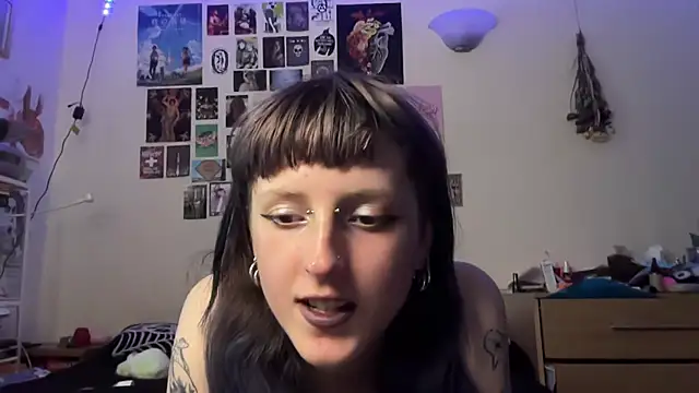 batzy666 online show from June 10, 2026, 11:31 am