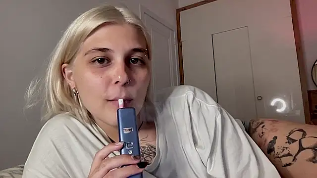 Ella Bloom online show from July 14, 2026, 6:24 pm
