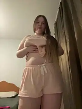 SashaMoo online show from June 12, 2026, 6:07 pm