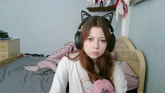 AlessiaViolet online show from July 6, 2026, 8:55 am
