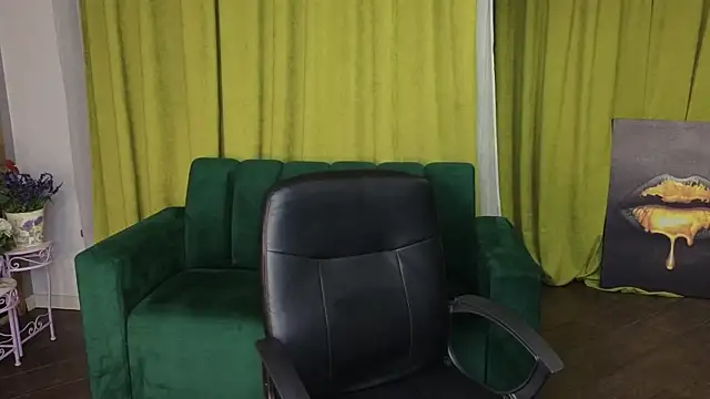 Snapshot of AlisaFoxis chatting on June 10, 2026, 6:18 pm AlisaFoxis online show from June 10, 2026, 6:18 pm