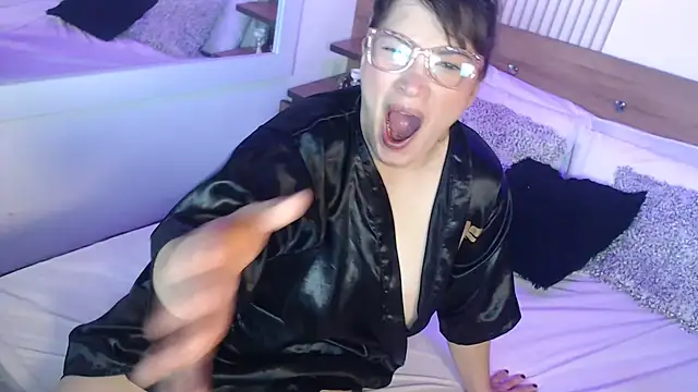 ValentinaGreyy online show from June 27, 2026, 12:04 am