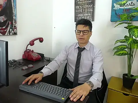 AquilesTaylor online show from June 24, 2026, 12:26 pm