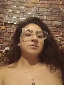 AlondraSa online show from June 16, 2026, 12:02 am
