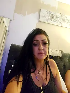 Snapshot of Angeldevlin81 chatting on June 26, 2026, 2:05 am Angeldevlin81 online show from June 26, 2026, 2:05 am