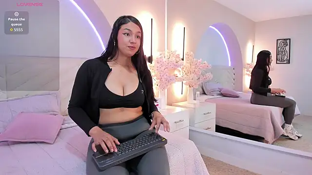 savina ricci online show from June 23, 2026, 3:26 am