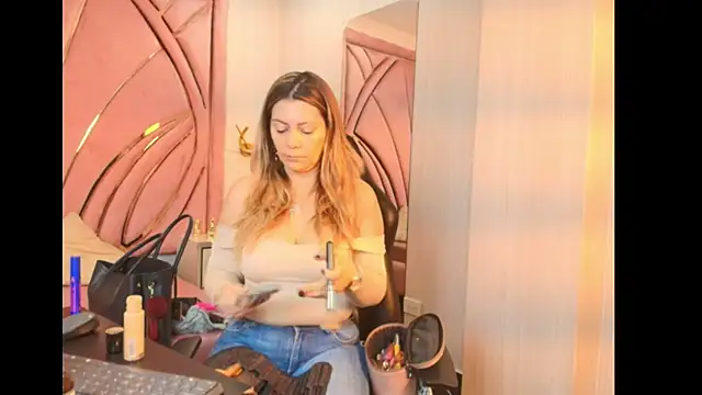 pamelaQenn2 online show from July 18, 2026, 6:01 pm