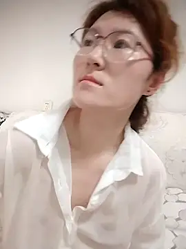 gaoyan880526 online show from June 17, 2026, 10:43 pm