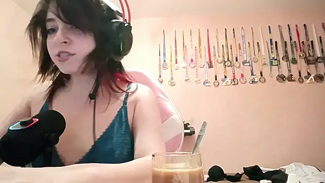 bunnyhoneylovehands online show from July 4, 2026, 10:16 pm
