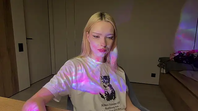 Snapshot of Anny_qte chatting on June 24, 2026, 6:18 pm Anny qte online show from June 24, 2026, 6:18 pm