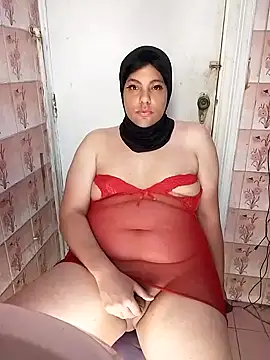 Snapshot of LenaQPeach chatting on June 2, 2026, 7:21 am LenaQPeach online show from June 2, 2026, 7:21 am