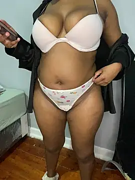Snapshot of Thickmisspearl23 chatting on July 6, 2026, 8:00 pm Thickmisspearl23 online show from July 6, 2026, 8:00 pm