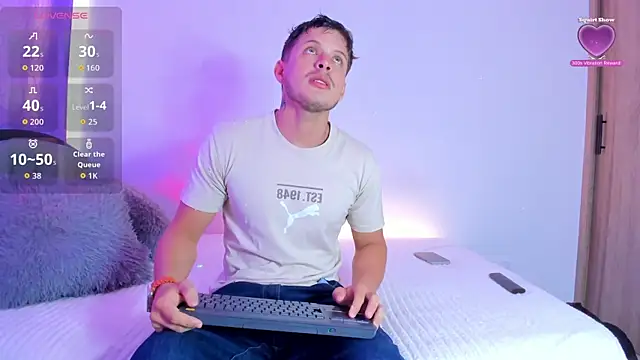 johnycooper08 online show from June 12, 2026, 12:37 pm