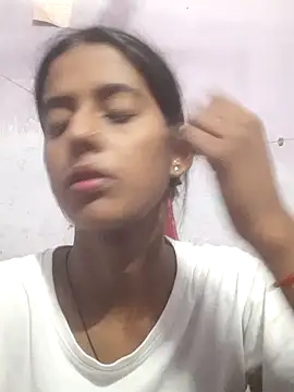 Snapshot of Saloni-Tyagi chatting on June 26, 2026, 1:43 am Saloni-Tyagi online show from June 26, 2026, 1:43 am