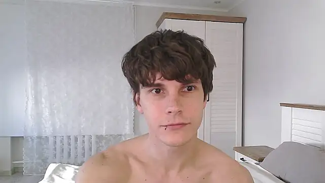 Snapshot of Eric_Crush chatting on June 3, 2026, 4:15 am Eric Crush online show from June 3, 2026, 4:15 am