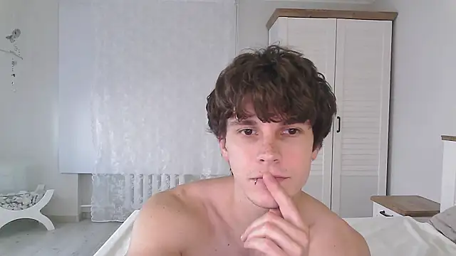Snapshot of Eric_Crush chatting on June 15, 2026, 4:15 am Eric Crush online show from June 15, 2026, 4:15 am