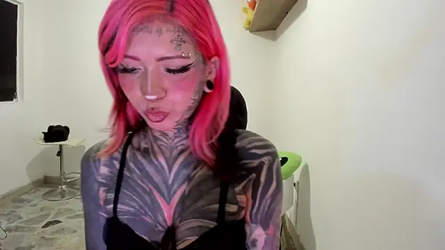 Snapshot of Nickidoll66_ chatting on July 1, 2026, 5:31 am Nickidoll66 online show from July 1, 2026, 5:31 am