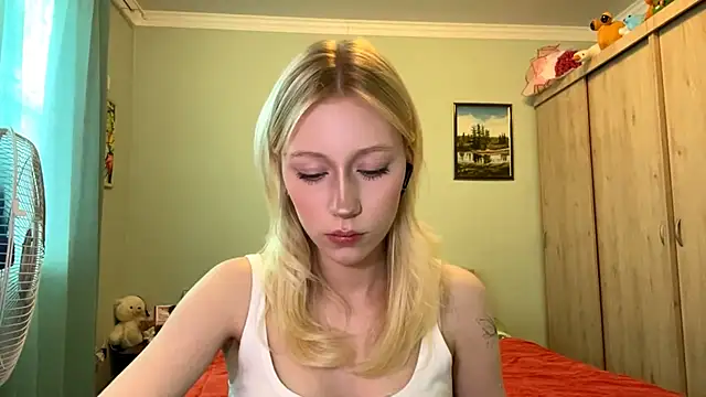 Snapshot of BossedFrog chatting on June 19, 2026, 2:21 pm BossedFrog online show from June 19, 2026, 2:21 pm