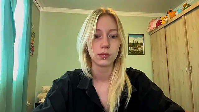 Snapshot of BossedFrog chatting on July 4, 2026, 2:01 pm BossedFrog online show from July 4, 2026, 2:01 pm