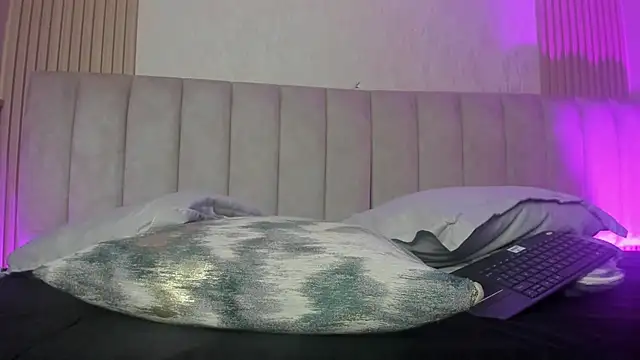 julimonroe  online show from July 9, 2026, 1:09 am