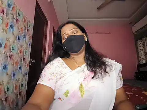Snapshot of Meenakshy chatting on June 17, 2026, 4:59 am Meenakshy online show from June 17, 2026, 4:59 am