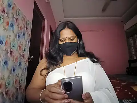 Snapshot of Meenakshy chatting on June 17, 2026, 5:25 pm Meenakshy online show from June 17, 2026, 5:25 pm