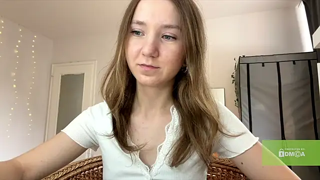 smalllisa online show from June 30, 2026, 3:46 pm