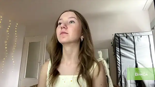 smalllisa online show from July 4, 2026, 4:13 pm