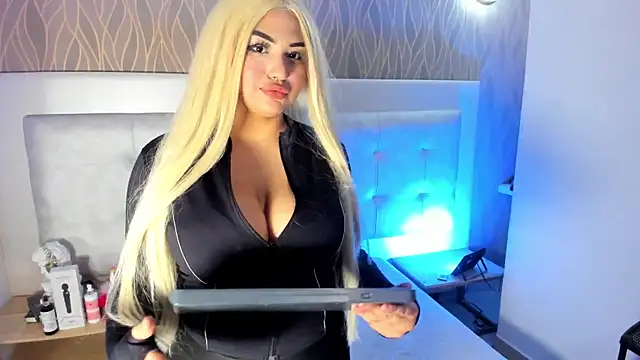 Snapshot of NaomiWhite_ chatting on June 13, 2026, 8:07 pm NaomiWhite online show from June 13, 2026, 8:07 pm