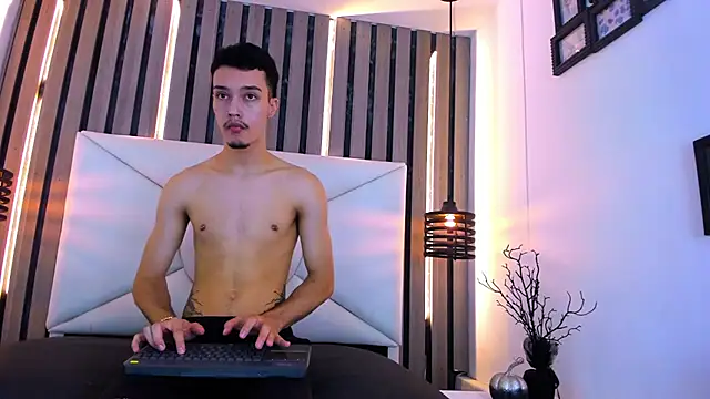 Snapshot of Angel_Klaus chatting on August 5, 2026, 3:31 am Angel Klaus online show from August 5, 2026, 3:31 am