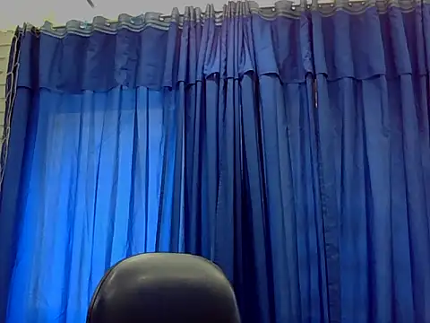 lucyli 25 online show from June 10, 2026, 12:59 pm
