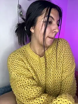 Snapshot of isara_a chatting on June 18, 2026, 9:14 am isara a online show from June 18, 2026, 9:14 am