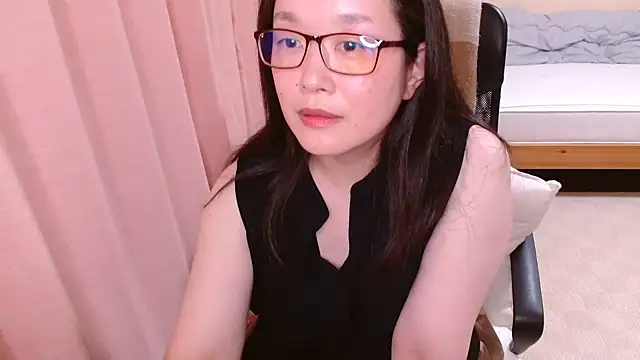 Snapshot of LENA-xo chatting on July 13, 2026, 3:15 pm LENA-xo online show from July 13, 2026, 3:15 pm