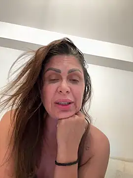Evelyn Anya online show from June 9, 2026, 9:26 pm