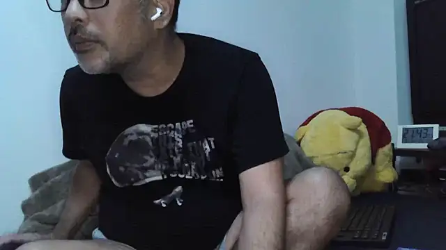 Snapshot of komadanaoki chatting on August 3, 2026, 12:43 pm komadanaoki online show from August 3, 2026, 12:43 pm