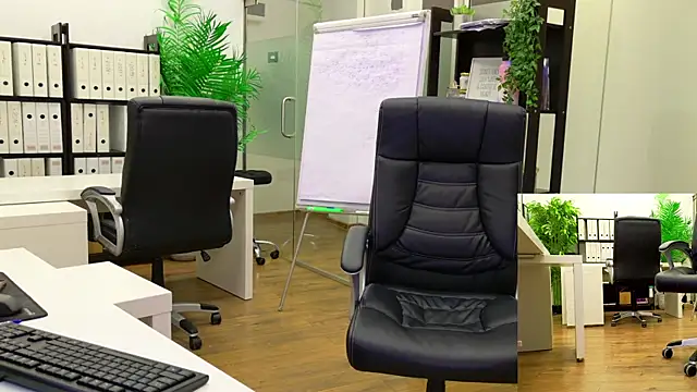 Snapshot of BabesGoWild chatting on October 2, 2025, 5:03 am BabesGoWild online show from October 2, 2025, 5:03 am