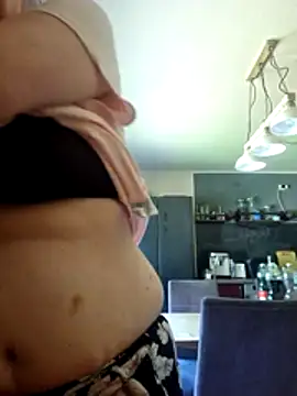 Snapshot of GoldenWifee chatting on June 18, 2026, 8:58 am GoldenWifee online show from June 18, 2026, 8:58 am