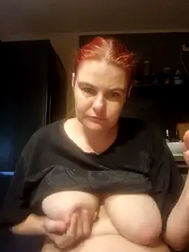 Snapshot of GoldenWifee chatting on July 14, 2026, 4:17 am GoldenWifee online show from July 14, 2026, 4:17 am