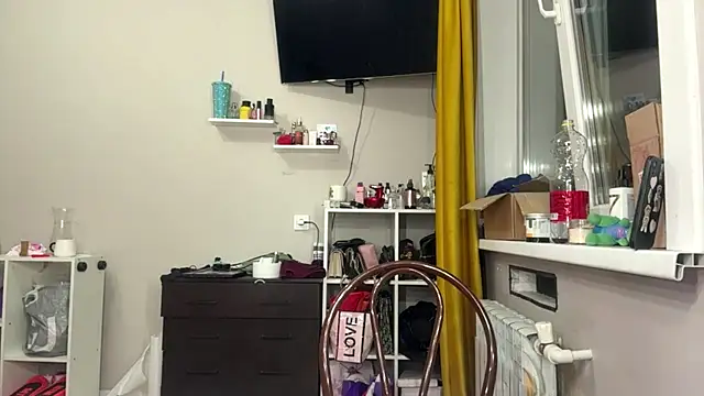 moonluv33 online show from June 26, 2026, 3:05 pm