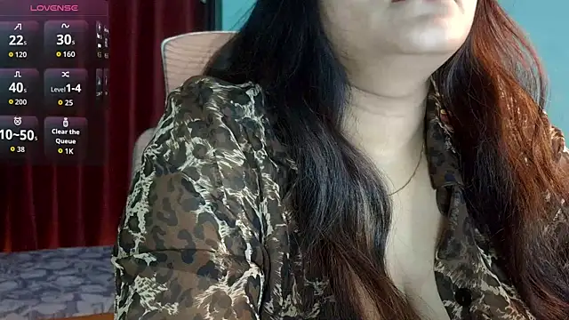 Snapshot of hey_rhea chatting on July 13, 2026, 5:27 pm hey rhea online show from July 13, 2026, 5:27 pm