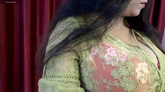 Snapshot of hey_rhea chatting on July 19, 2026, 5:27 pm hey rhea online show from July 19, 2026, 5:27 pm