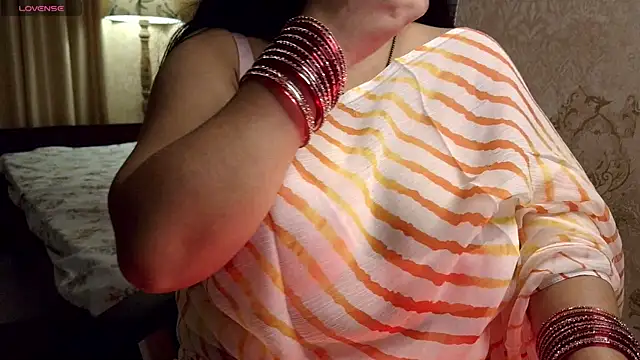 Snapshot of hey_rhea chatting on July 28, 2026, 6:42 pm hey rhea online show from July 28, 2026, 6:42 pm