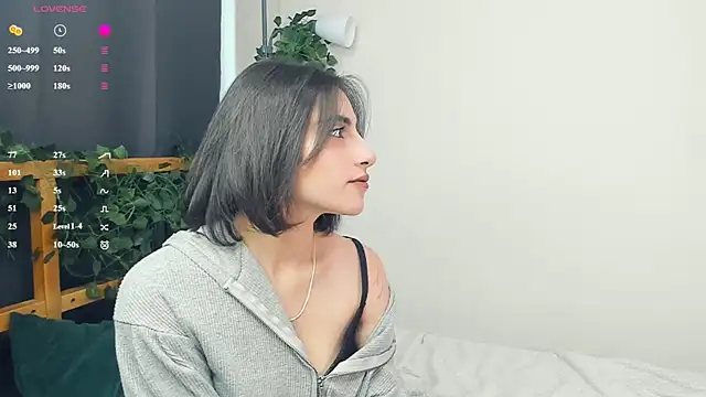 LunarLori online show from July 14, 2026, 10:21 am