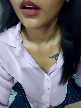 Miss-cutee online show from June 17, 2026, 6:42 pm