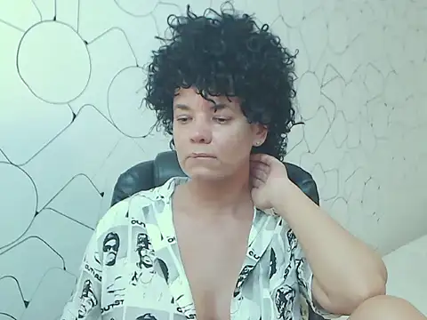 CurlyMood online show from June 6, 2026, 2:44 pm
