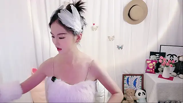 Snapshot of Ella-008 chatting on June 15, 2026, 5:31 am Ella-008 online show from June 15, 2026, 5:31 am