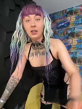 Snapshot of MoonAndDagger chatting on June 8, 2026, 6:25 am MoonAndDagger online show from June 8, 2026, 6:25 am