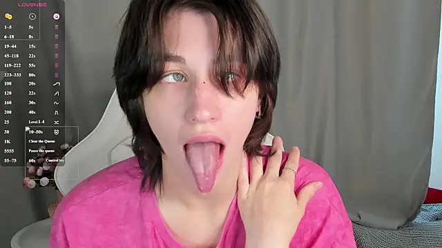 Carolina Lu online show from June 14, 2026, 2:24 am