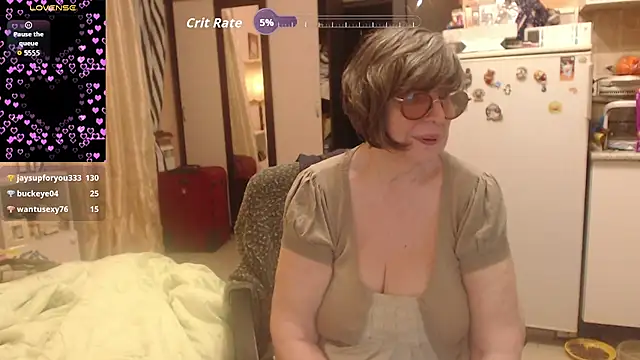 Snapshot of Sharon_Amore chatting on May 4, 2026, 11:01 pm Sharon Amore online show from May 4, 2026, 11:01 pm